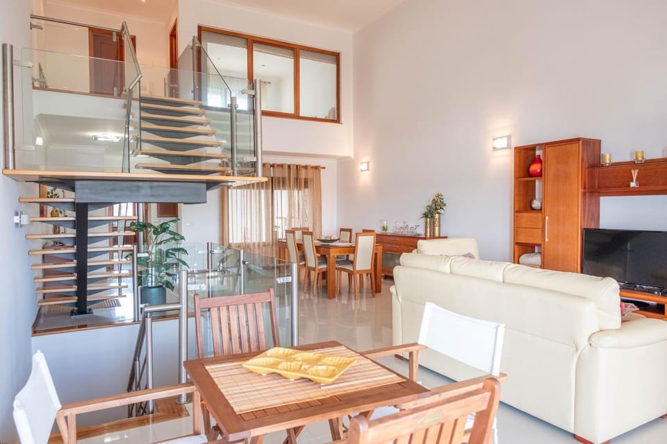 Communal lounge/ TV room, Living room, Seating area, Dining area