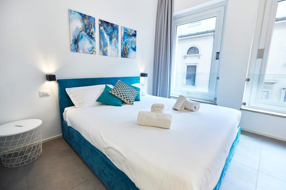 Bed, Bedroom, towels