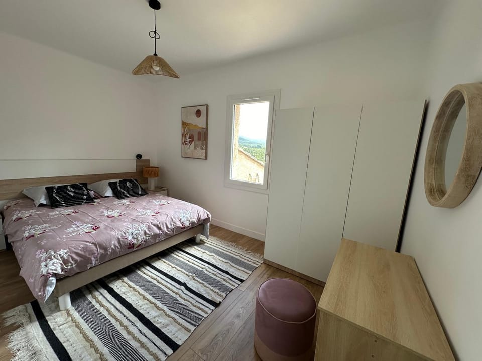 Magnifique appartement T3 rénové avec goût au coeur des vignes Apartment in Cogolin