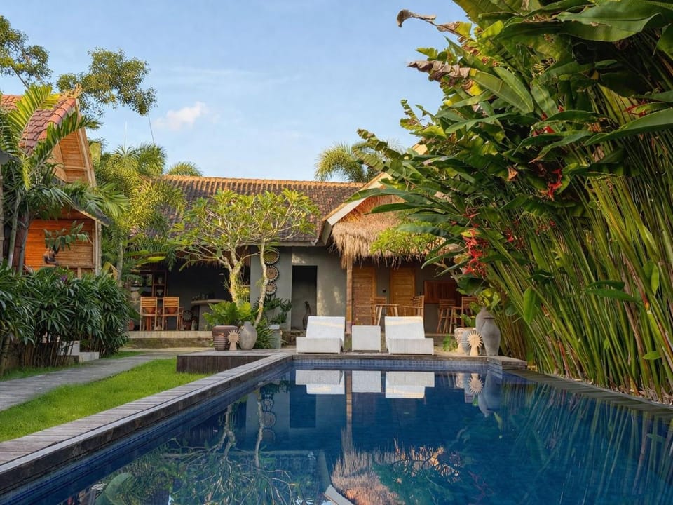 Restaurant/places to eat, Day, Garden view, Swimming pool