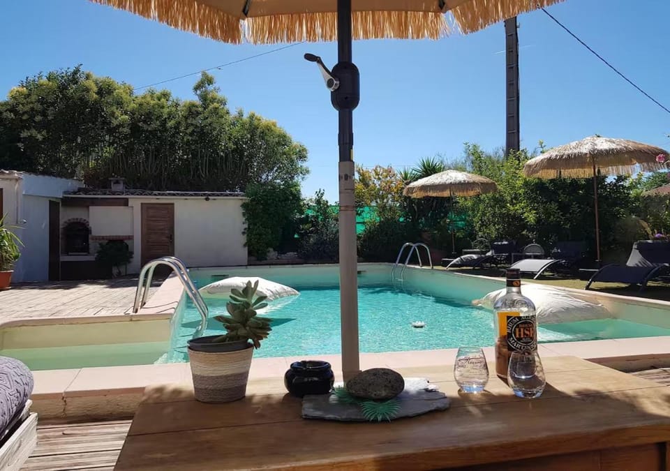 Tropical Spirit House Villa in Marignane