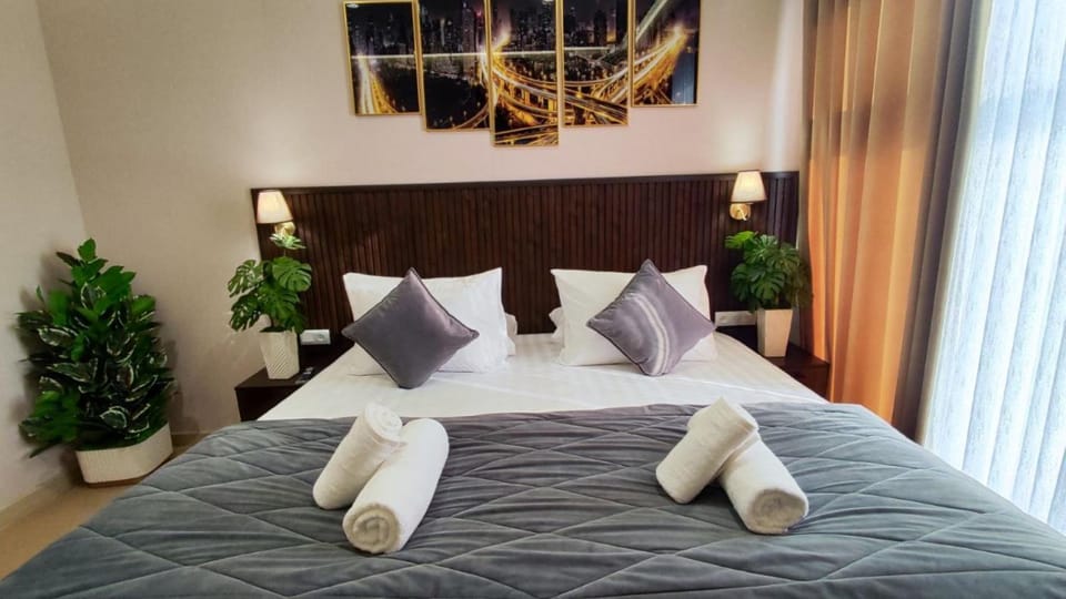 Bed, Photo of the whole room, Bedroom, towels