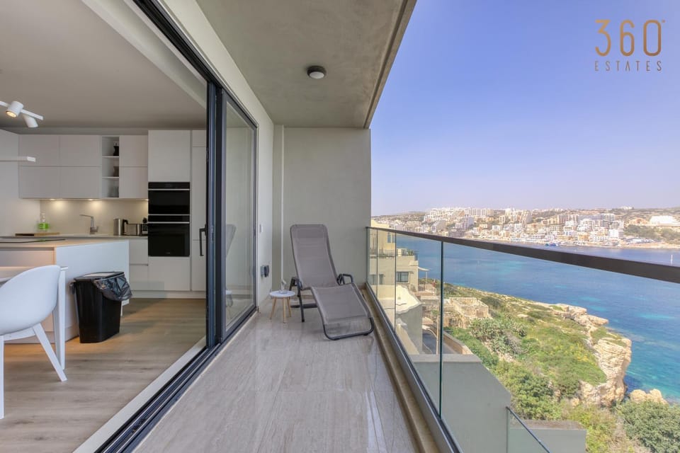 Patio, Day, Natural landscape, View (from property/room), Balcony/Terrace, Kitchen or kitchenette, Living room, Seating area, Dining area, City view, Lake view, River view, Sea view, oven