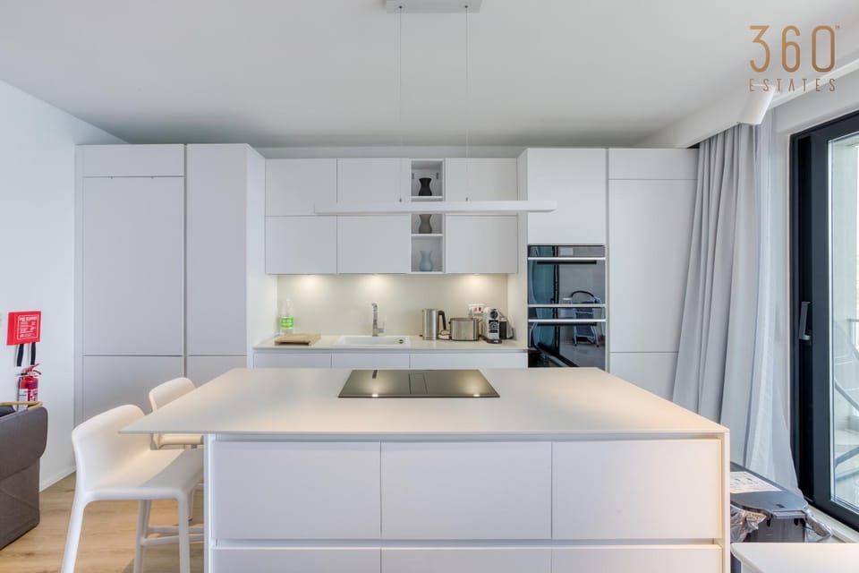 Kitchen or kitchenette, Dining area, dishwasher, minibar, oven, pet friendly, stove