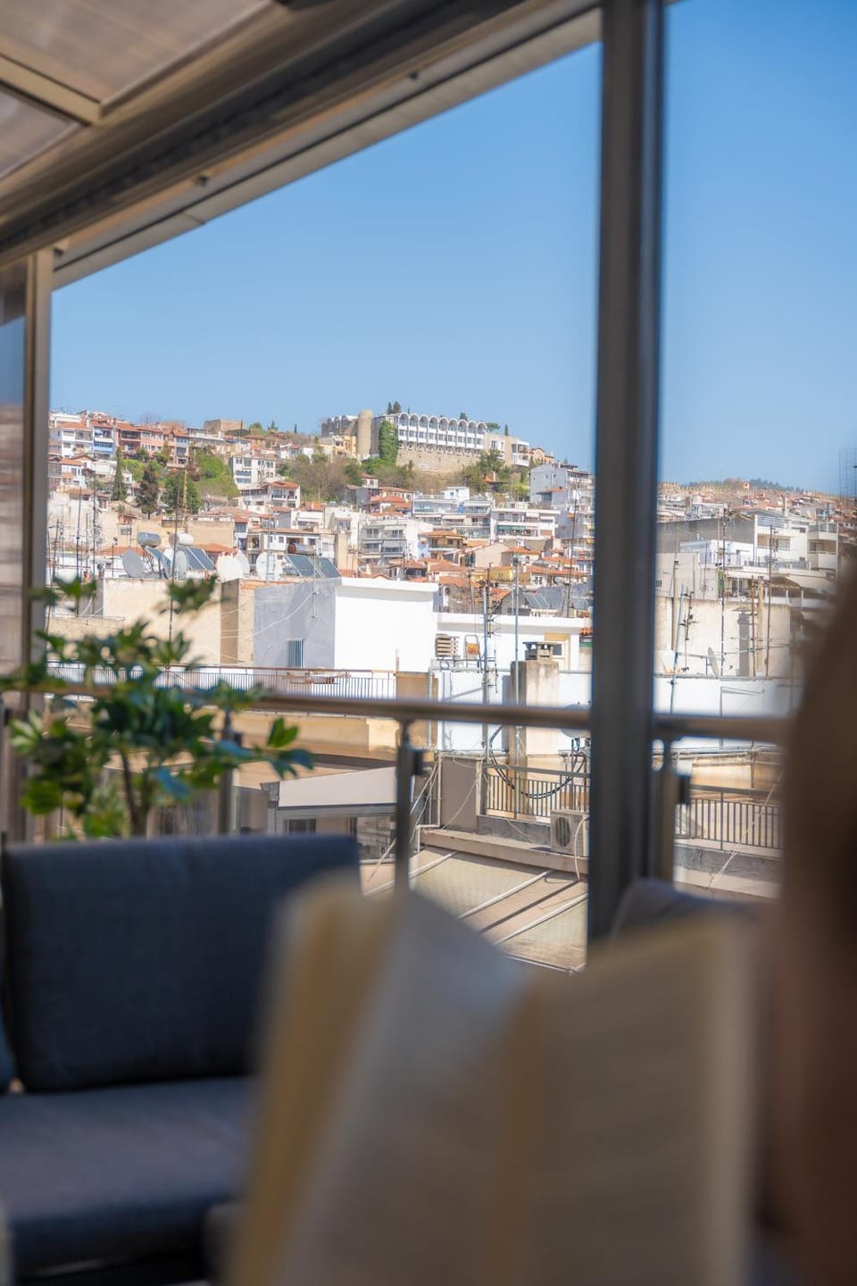 Property building, Day, View (from property/room), Balcony/Terrace, Seating area, City view