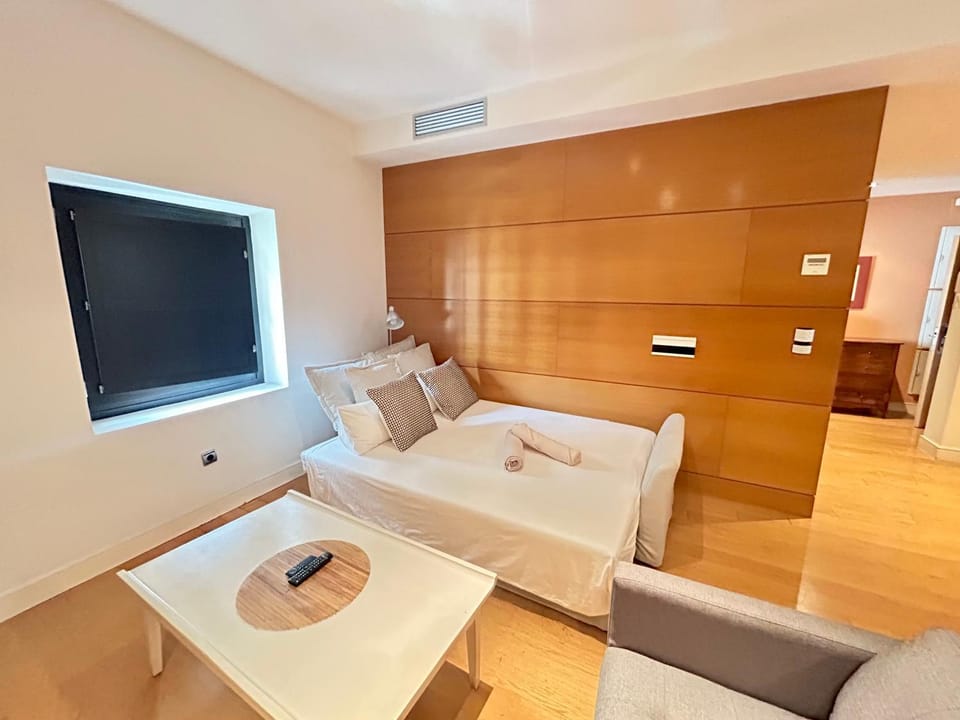 Bed, Living room