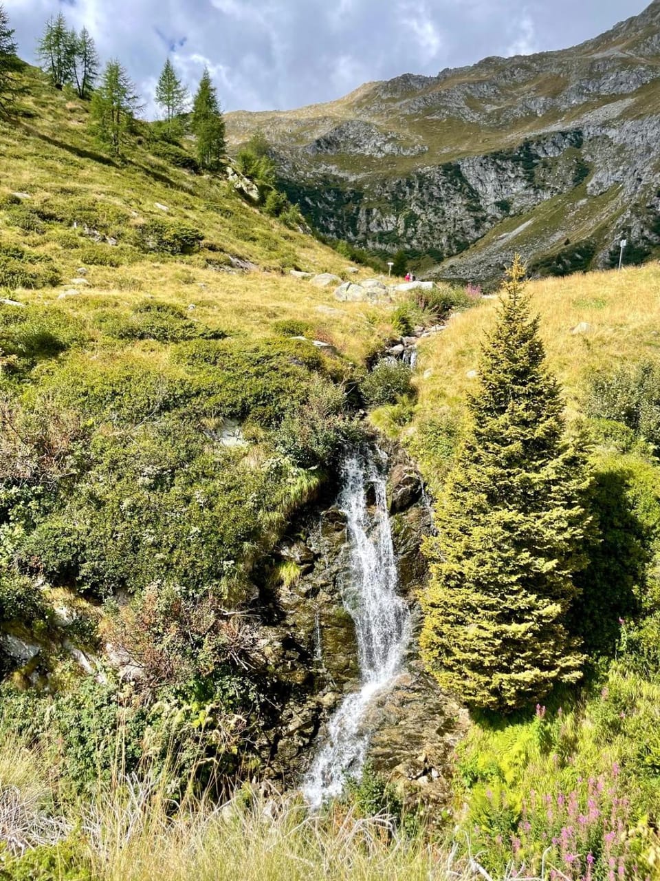 Nearby landmark, Natural landscape, Mountain view, River view