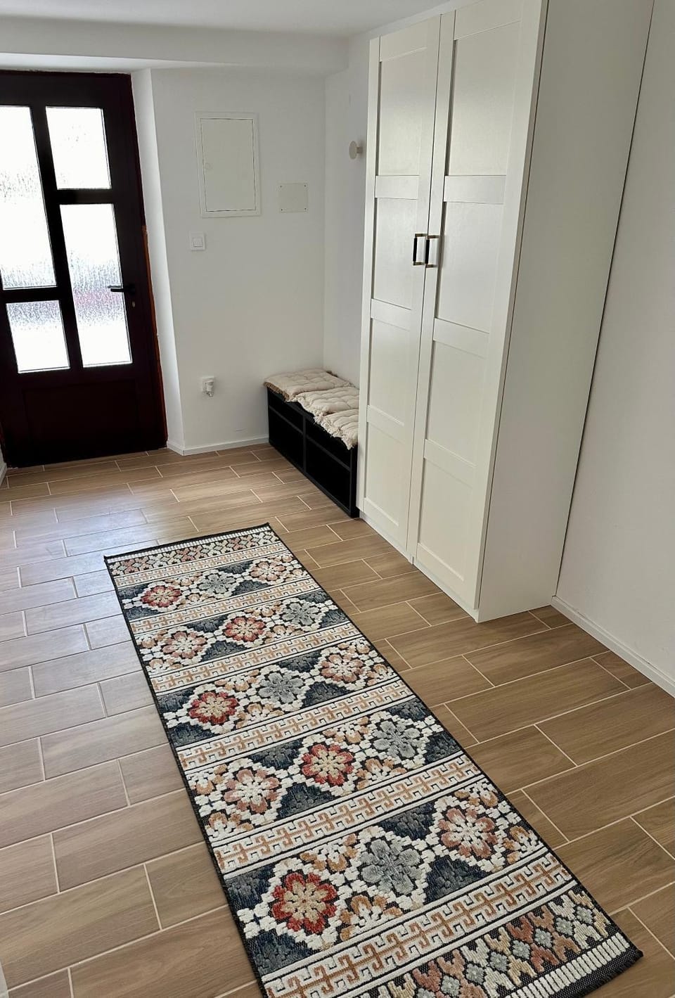 Facade/entrance, wardrobe