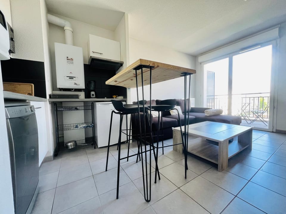 Kitchen or kitchenette, Living room, Seating area, Dining area, dishwasher, minibar, pet friendly, stove