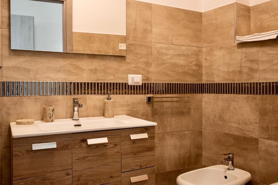 Toilet, Bathroom, towels