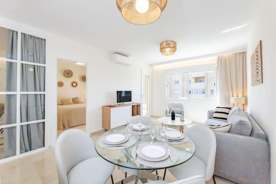 Newly renovated, sea view + walk to beach RDR381 Apartment in Estepona