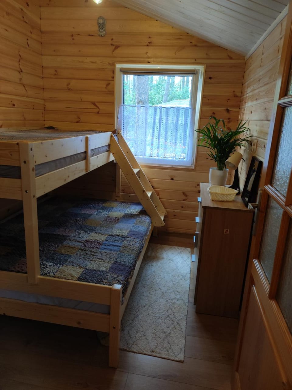 Bedroom, bunk bed