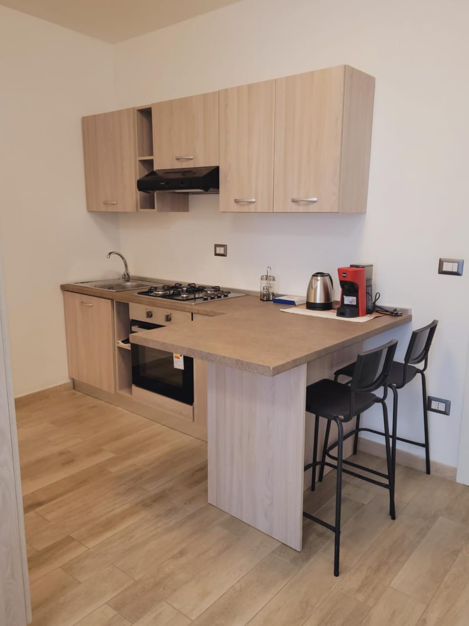 Kitchen or kitchenette, Internal: Not applicable to any particular room