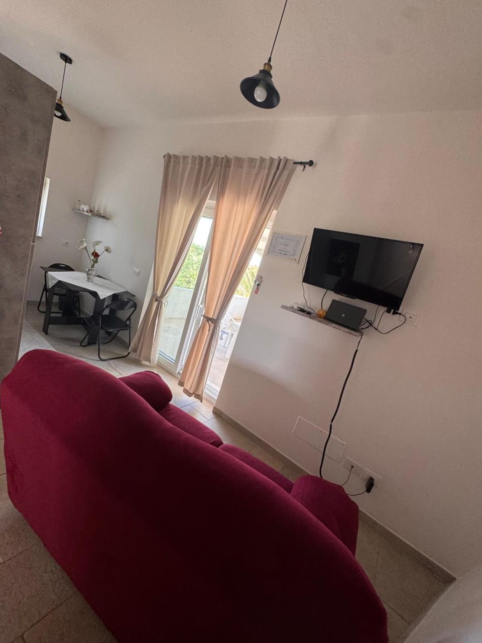 Photo of the whole room, Seating area