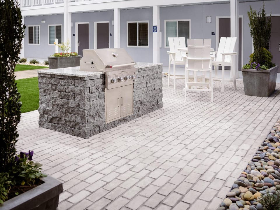 Patio, BBQ facilities