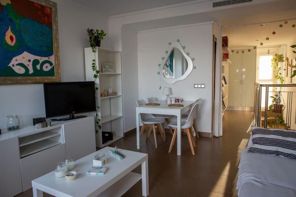 Communal lounge/ TV room, TV and multimedia, Living room, Photo of the whole room, Seating area, Dining area, Evening entertainment