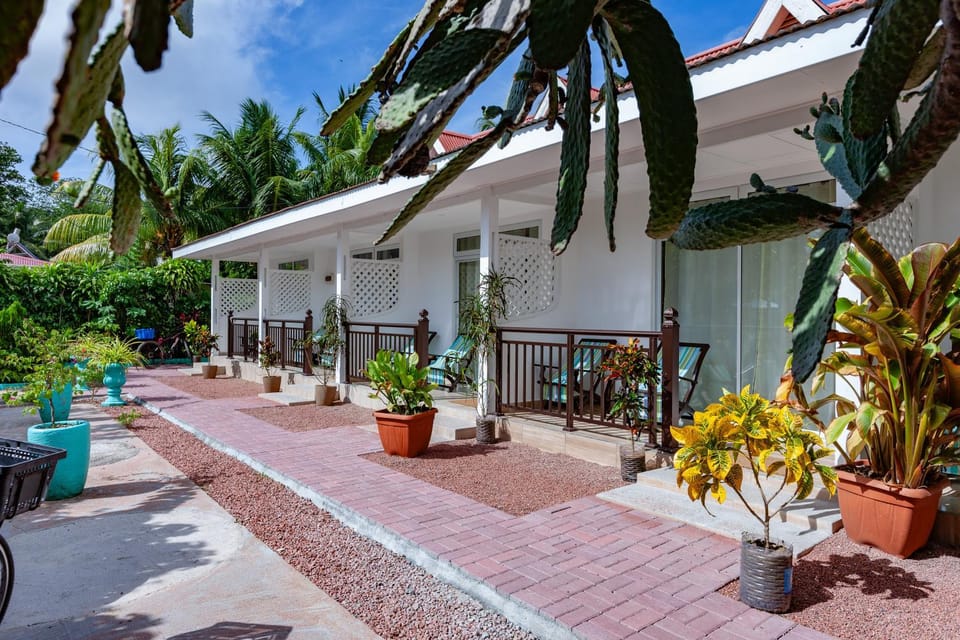 Property building, Day, Garden, View (from property/room), Balcony/Terrace, Garden view