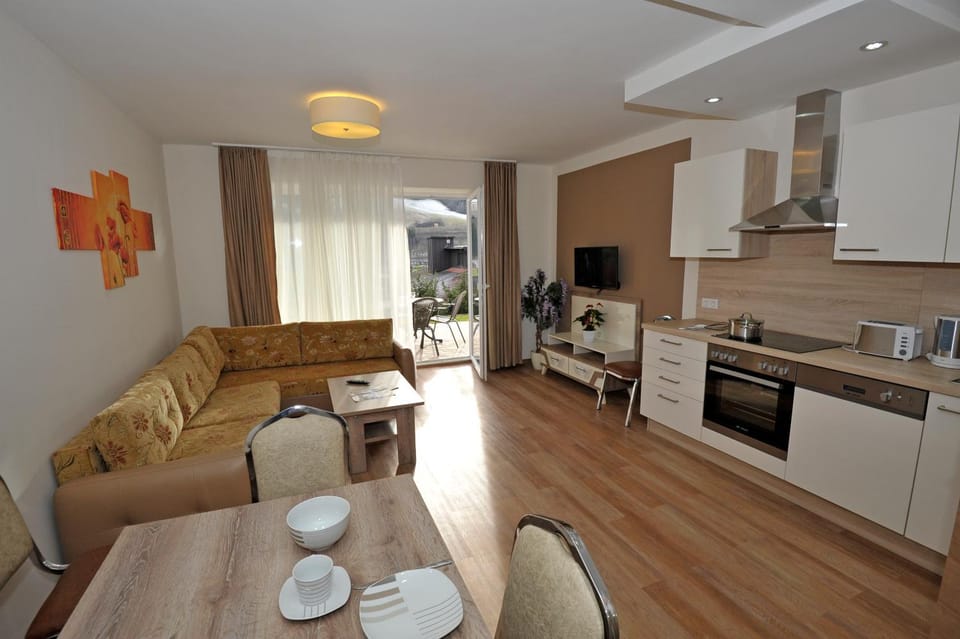 Kitchen or kitchenette, Living room, Dining area