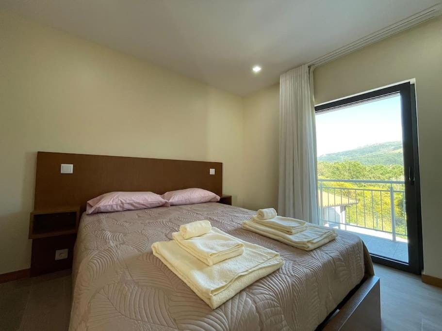Bed, Natural landscape, Photo of the whole room, Bedroom, Mountain view, towels