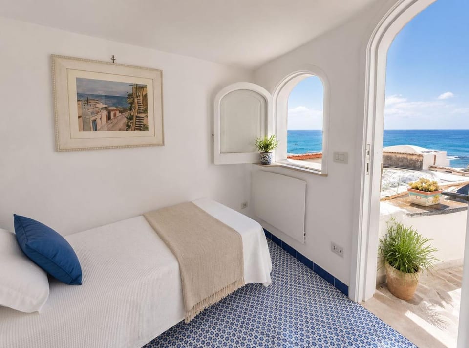 Bed, Natural landscape, Photo of the whole room, Bedroom, Sea view