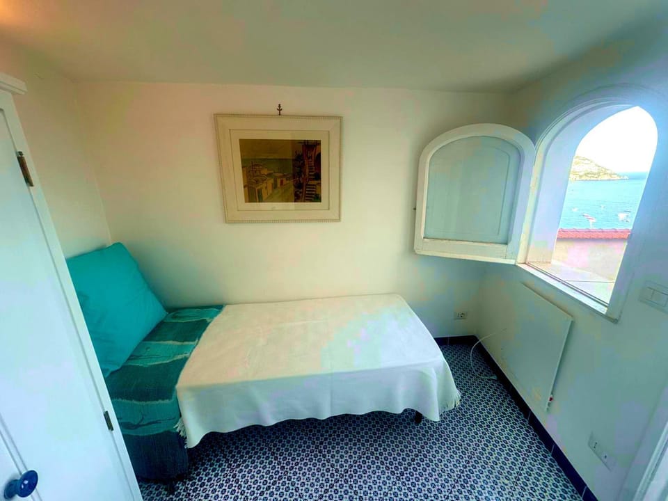 Bedroom, City view, Sea view