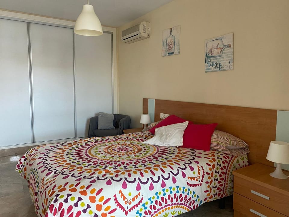Bed, Photo of the whole room, Bedroom, air conditioner