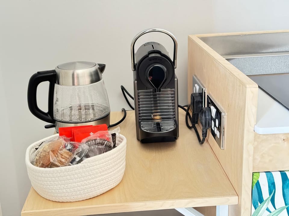 Coffee/tea facilities, Kitchen or kitchenette