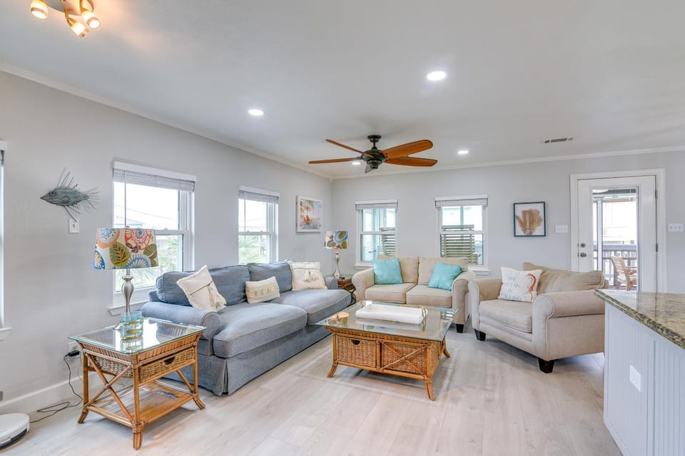 Retreat w/ Hot Tub & Fenced Yard: Walk to Beach House in Bolivar Peninsula