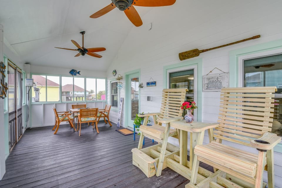 Retreat w/ Hot Tub & Fenced Yard: Walk to Beach House in Bolivar Peninsula