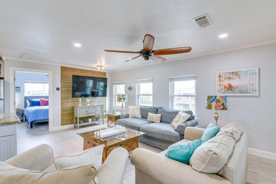 Retreat w/ Hot Tub & Fenced Yard: Walk to Beach House in Bolivar Peninsula