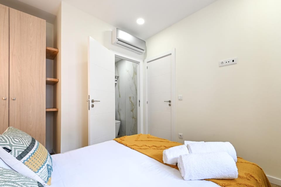 Bed, Bedroom
