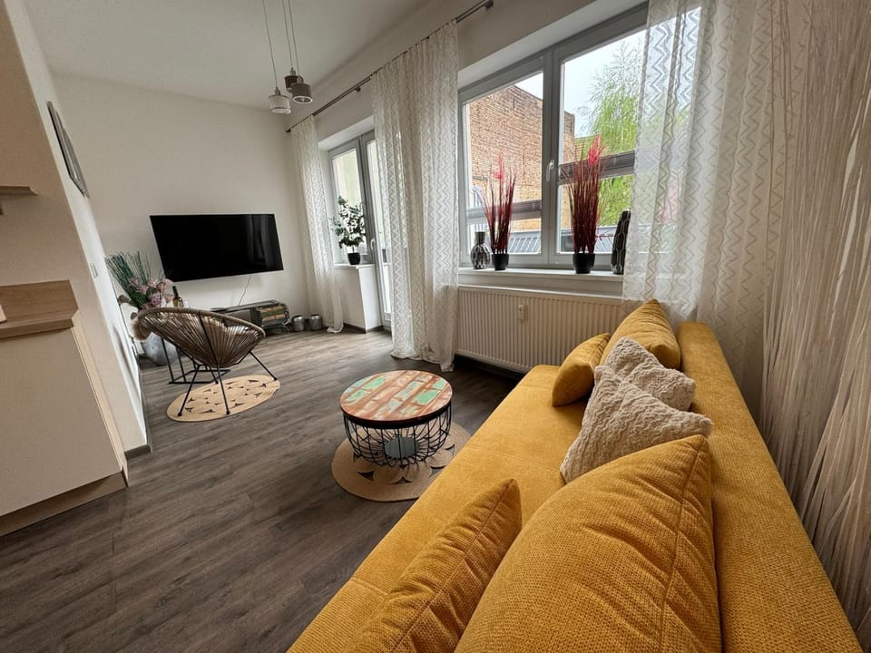 Communal lounge/ TV room, TV and multimedia, Living room, Seating area, Evening entertainment