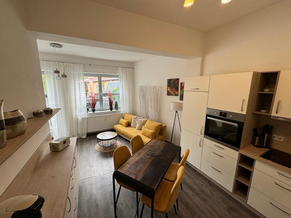 Kitchen or kitchenette, Living room, Seating area, Dining area, minibar
