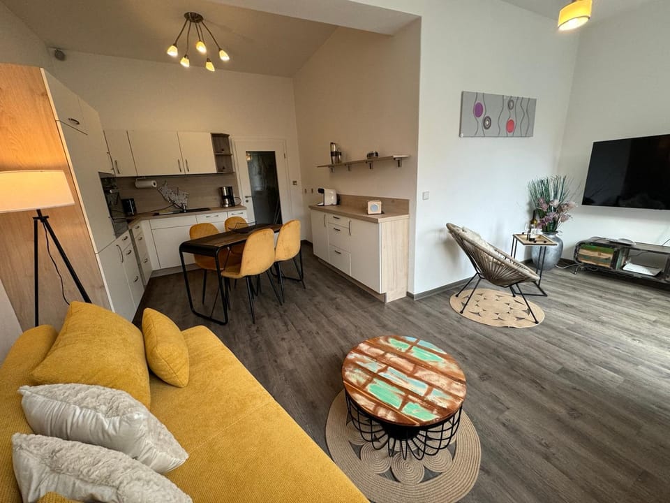 TV and multimedia, Kitchen or kitchenette, Living room, Seating area, minibar