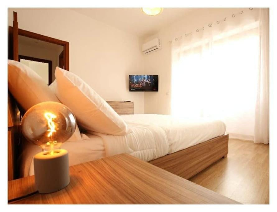 Bed, TV and multimedia, Photo of the whole room, Evening entertainment, Bedroom