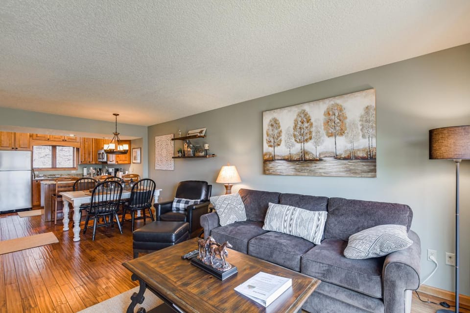 Galena Townhome w/ Deck & Golf Course View! House in Iowa