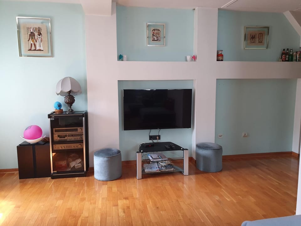 Communal lounge/ TV room, TV and multimedia