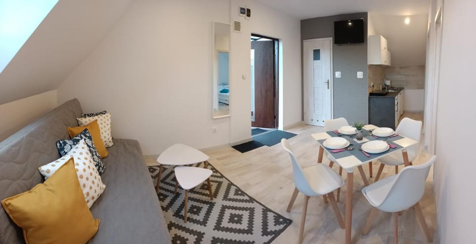 TV and multimedia, Kitchen or kitchenette, Living room, Seating area, Dining area