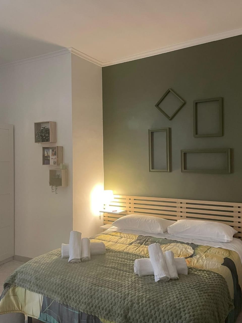 Bed, Photo of the whole room