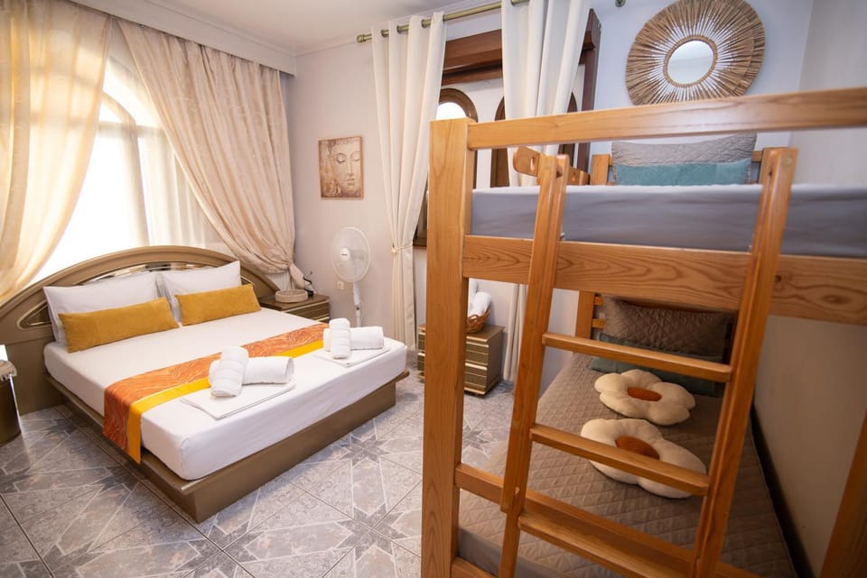 Bed, Photo of the whole room, Bedroom, bunk bed, towels