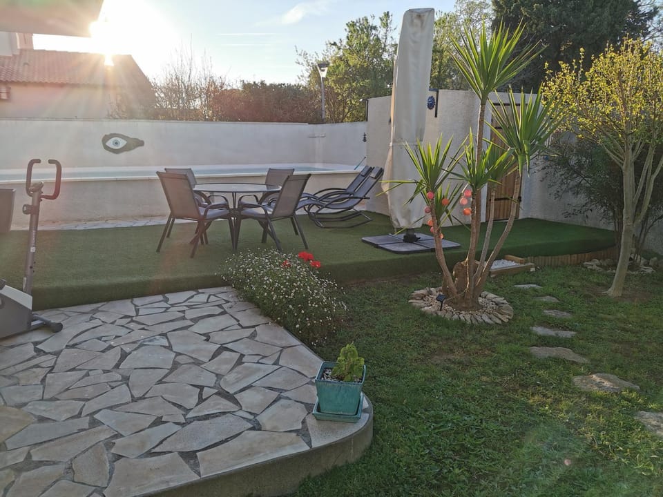 Appartement dans villa avec jardin et piscine privée Apartment in Provence-Alpes-Côte d'Azur