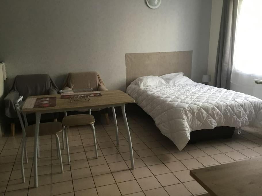 Studio meublé 27 mètres carrés wifi netflix Apartment in Nouvelle-Aquitaine