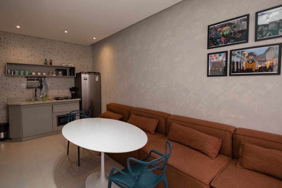 Coffee/tea facilities, Kitchen or kitchenette, Living room, Seating area, minibar