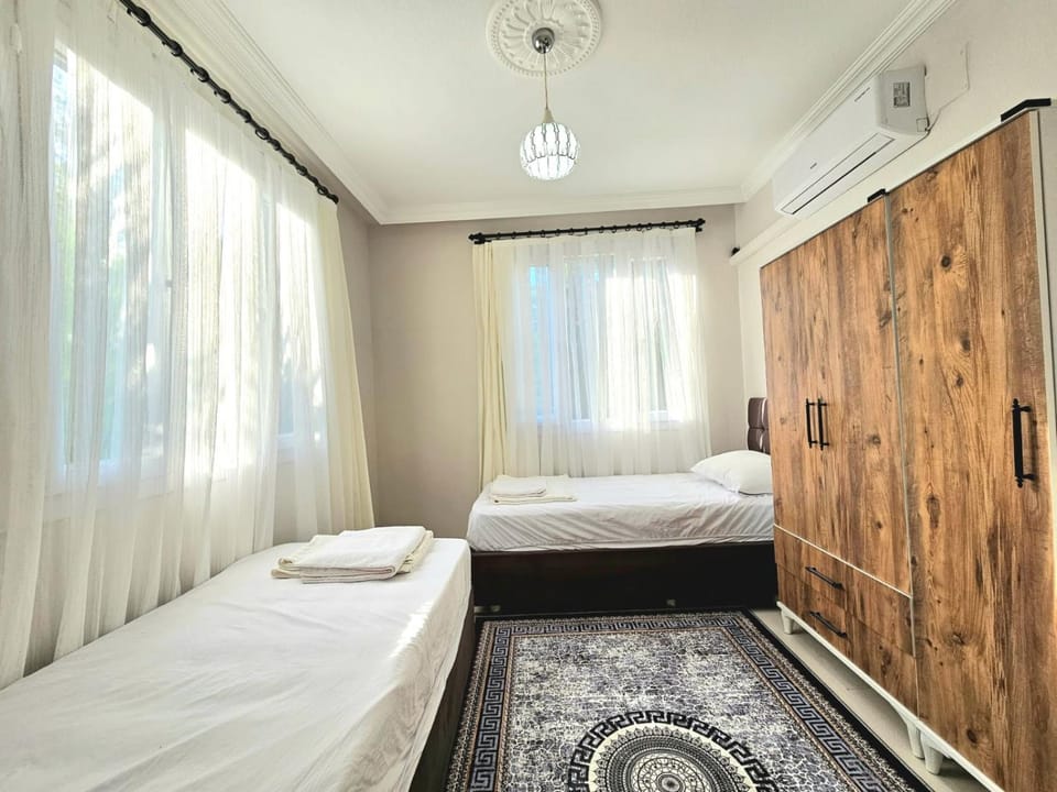 Bed, Photo of the whole room, Bedroom, internet, wardrobe, air conditioner