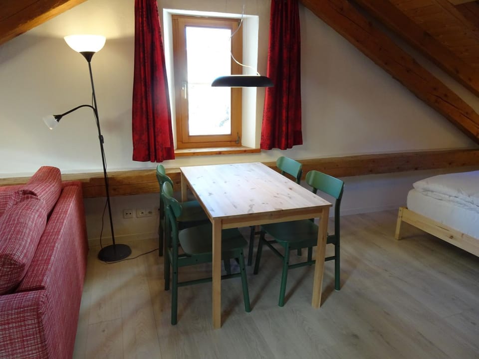 Seating area, Dining area