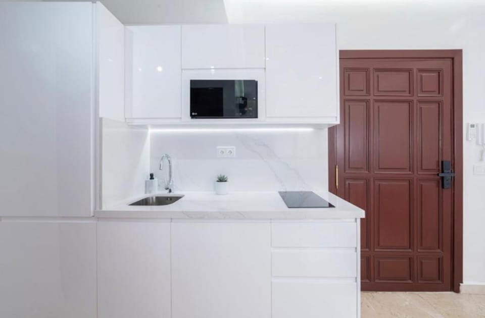 minibar, stove, kitchen