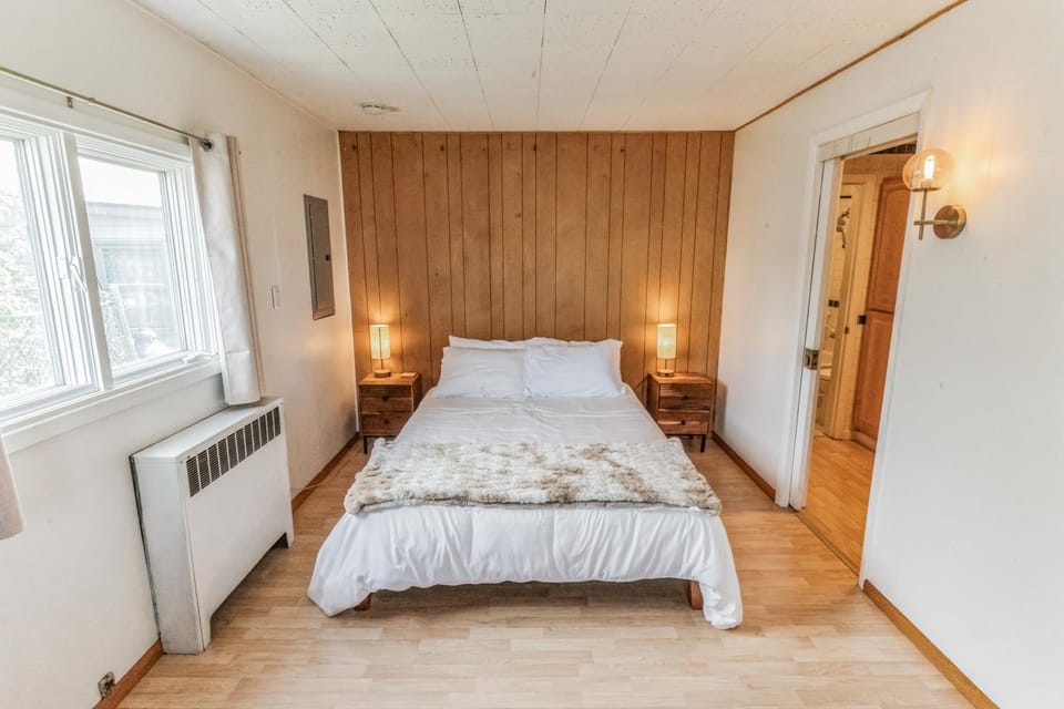 Parkstrip Place, Pet Friendly Downtown Home House in Anchorage