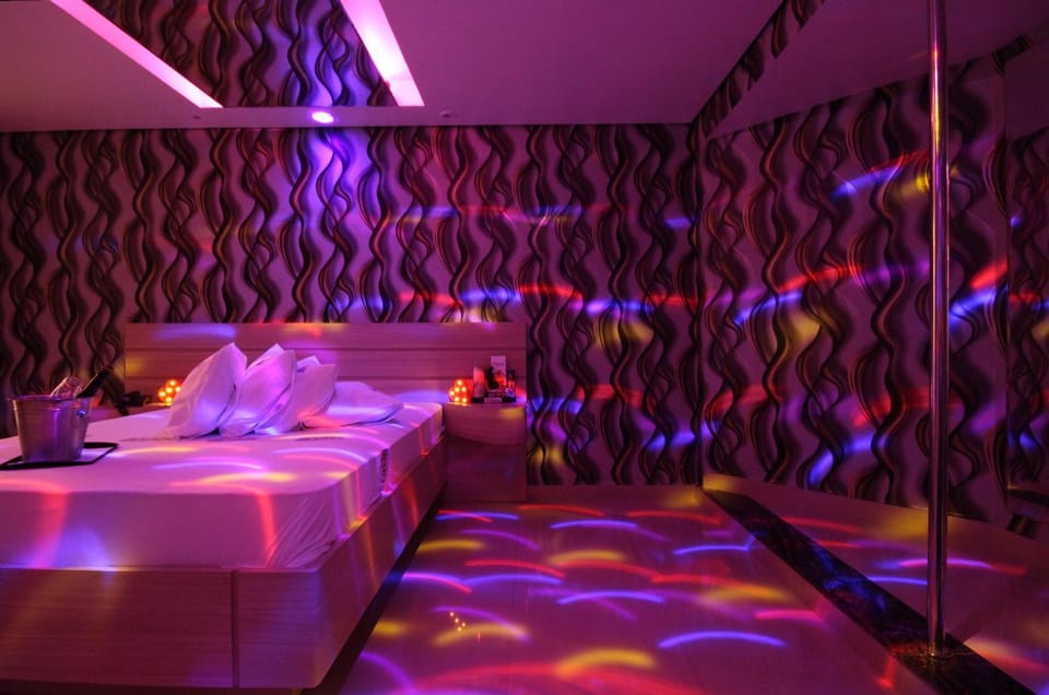 Bed, Photo of the whole room, Evening entertainment, Bedroom