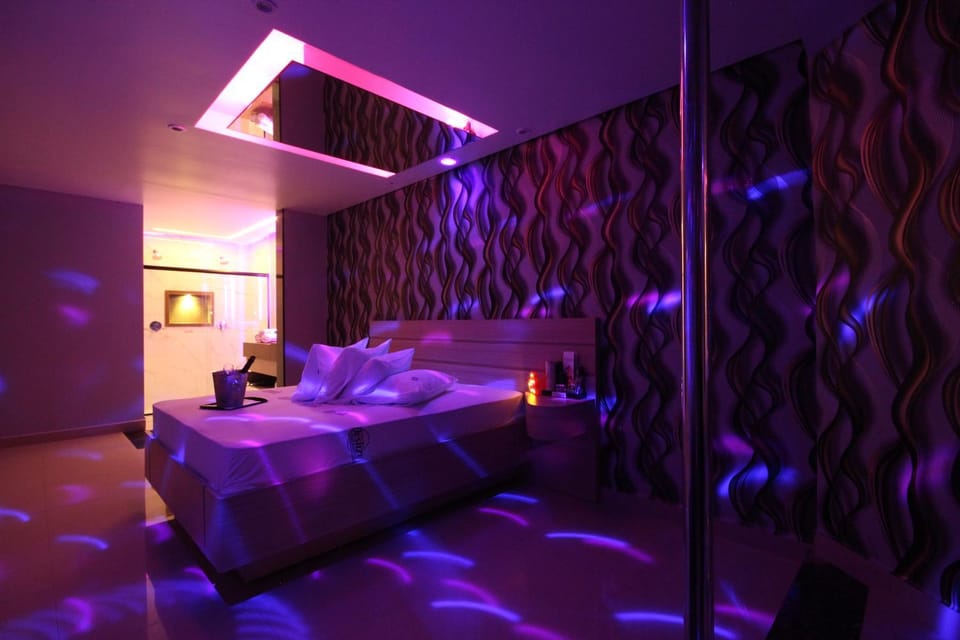 Bed, Photo of the whole room, Evening entertainment, Bedroom