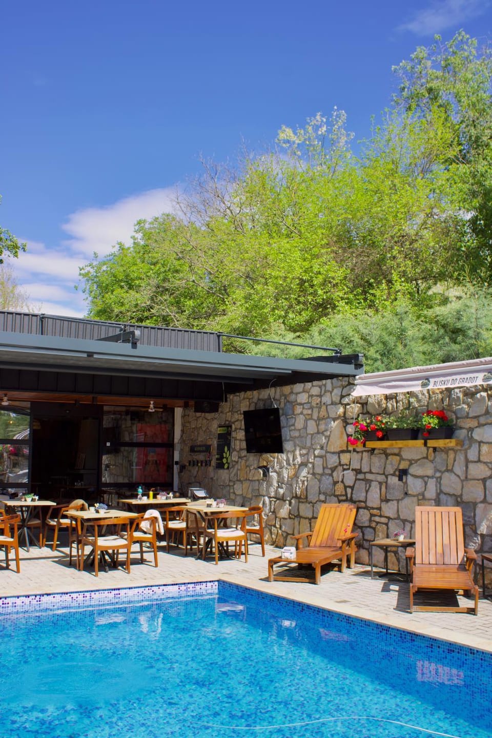 Restaurant/places to eat, Swimming pool, Breakfast